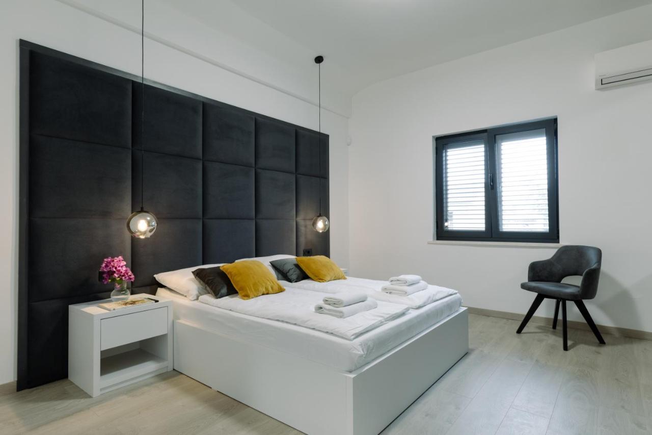 Boutique Suites Joyce Medulin With Free Parking Екстер'єр фото