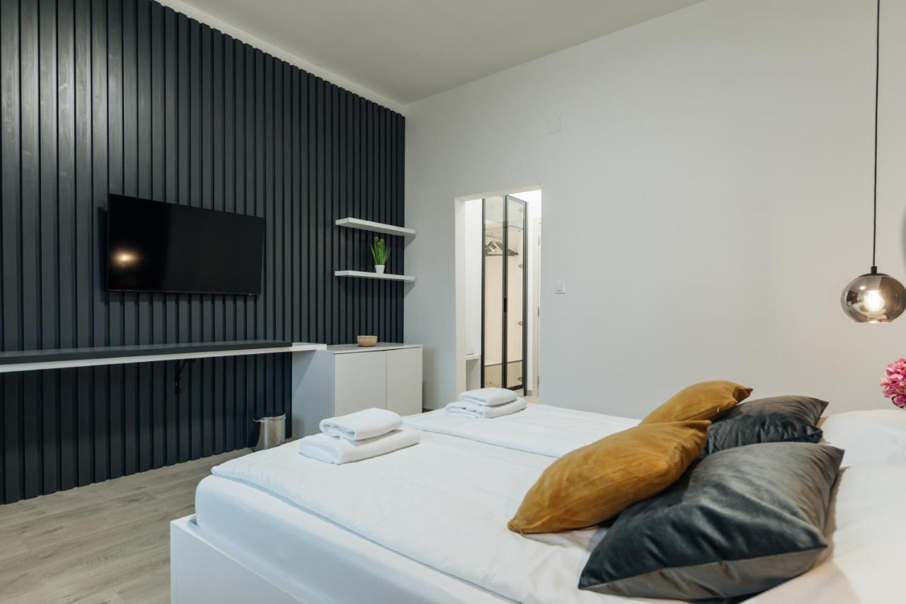 Boutique Suites Joyce Medulin With Free Parking Екстер'єр фото
